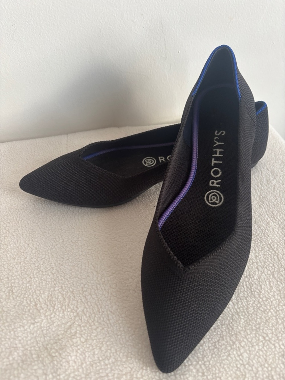 Rothy's | The Point II in Black Pointed-Toe Flats w/ Blue Trim Sz 8